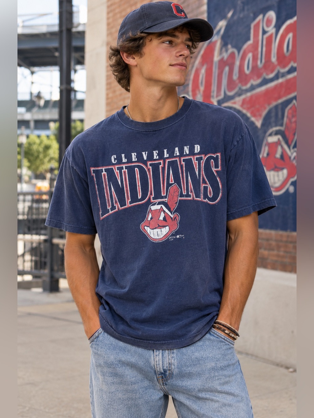 Vintage Cleveland Indians Graphic Tee Navy Blue MLB Baseball Shirt 1998